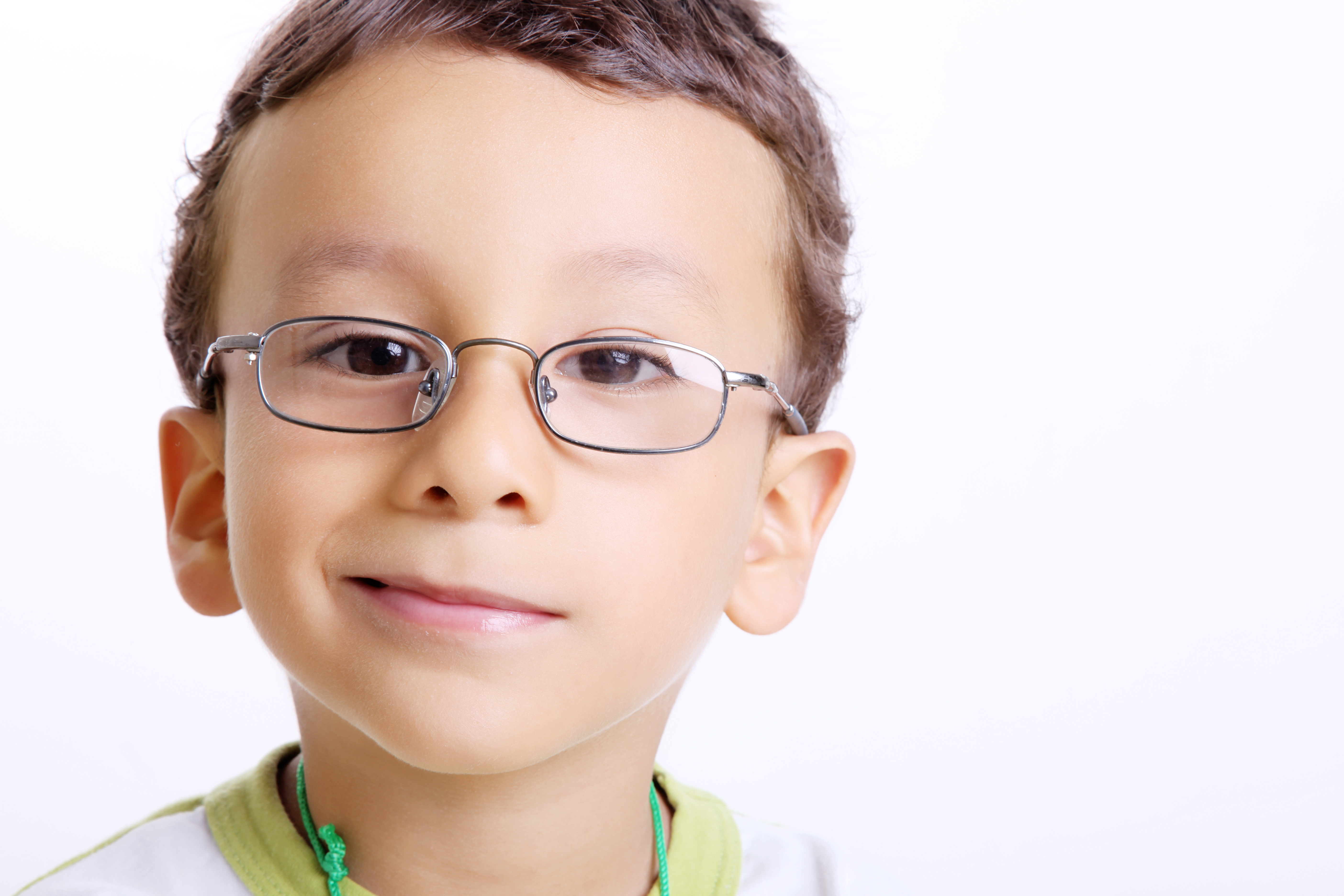 10 зрения у ребенка. Стильные очки для детей. Очки для детей для зрения. Дети в очках. Детские очки для зрения модные.